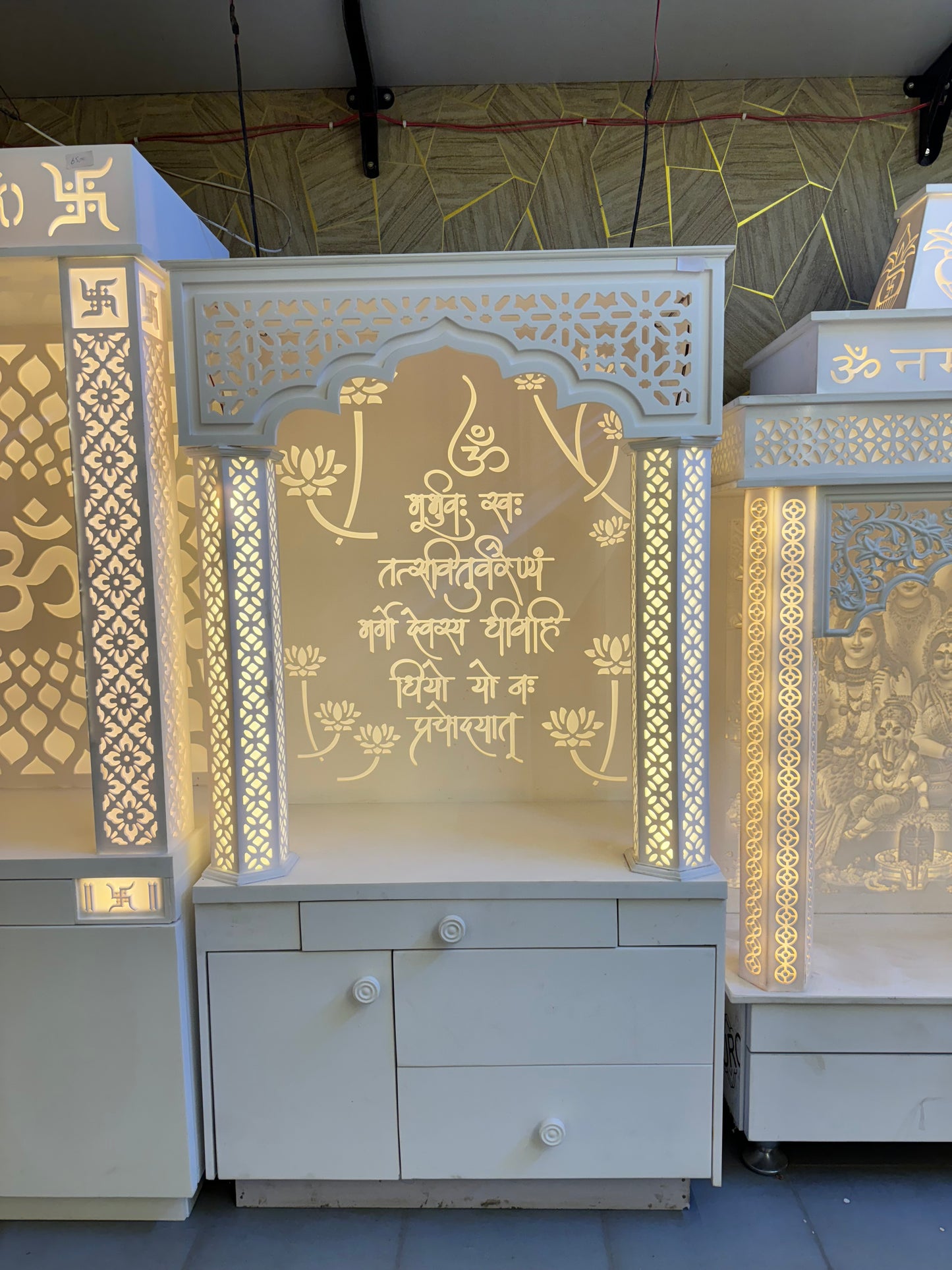 Mandir Gher Tak Gayatri Mantra Corian Home Temple